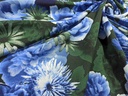 Crespón estampado con flores azules