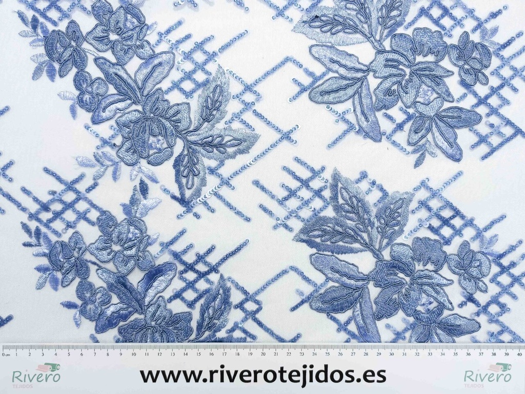 Tul bordado flor azul y lentejuelas