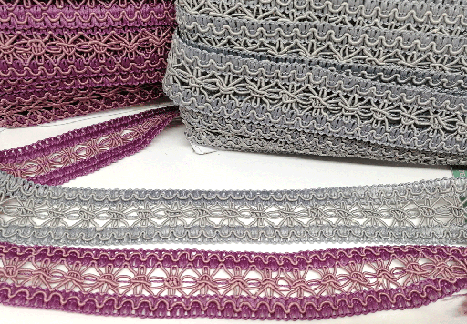 Pasamanería flores caladas
