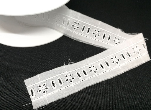 [39000-000] Pasacinta o entredós blanco flor calada