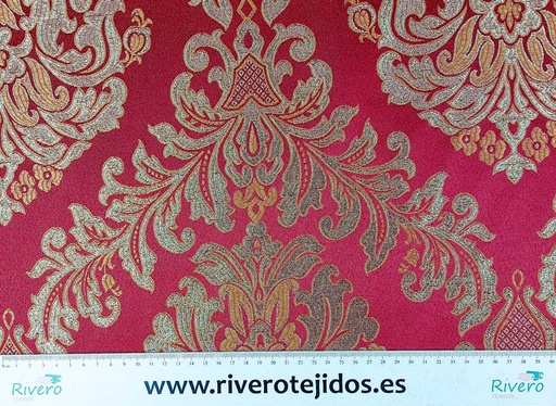 [11.9500] Damasco rojo con ornamentos dorados