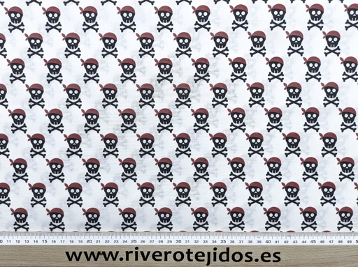 [4.2500] Algodón 100%, calavera pirata fondo blanco